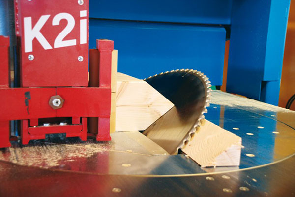 Untertisch-Schwenkkappsäge (Grat)